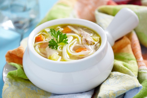 Сочный рецепт говяжьего супа с лапшой и овощами в мультиварке с картофелем и грибами